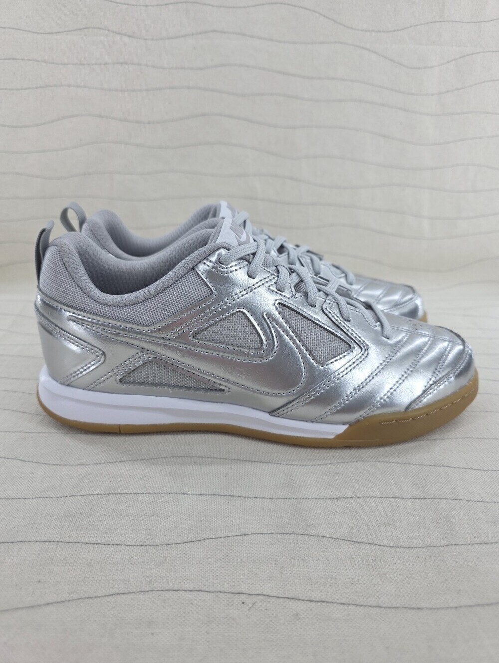 Nike Youth GS Gato LV8 Metallic Silver White Sneakers Shoes II7084-001 Size 4.5Y